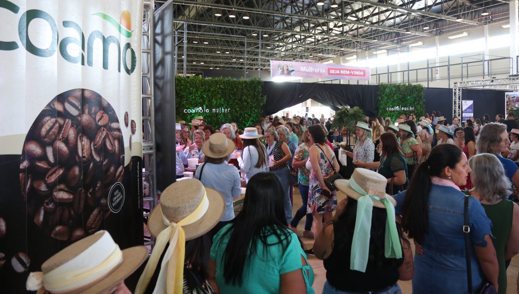 Encontro de mulheres cooperativistas da Coamo reúne centenas de participantes em Campo Mourão 