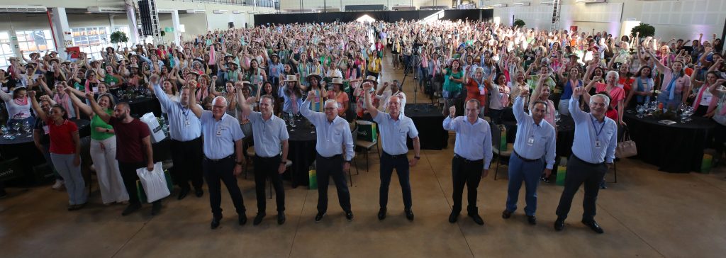 Encontro de mulheres cooperativistas da Coamo reúne centenas de participantes em Campo Mourão 