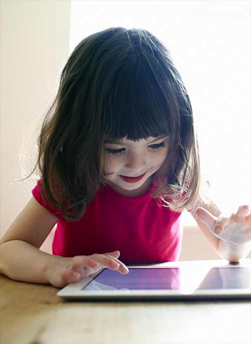 “Cocaína eletrônica”: saiba como as telas estão viciando seu filho