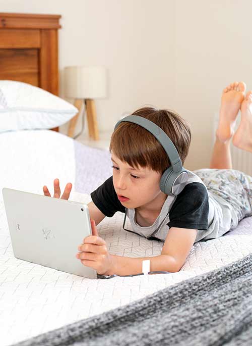 “Cocaína eletrônica”: saiba como as telas estão viciando seu filho