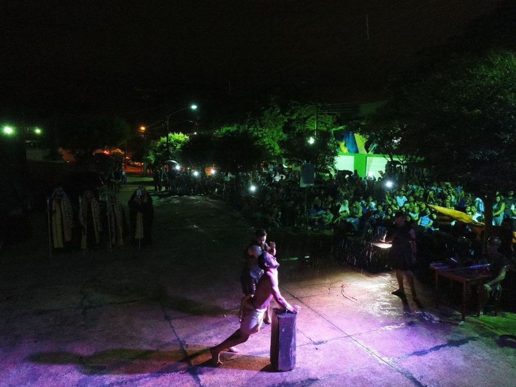 Paróquia Nossa Senhora de Fátima encena a Paixão de Cristo na sexta-feira Paróquia Nossa Senhora de Fátima encena a Paixão de Cristo na sexta-feira