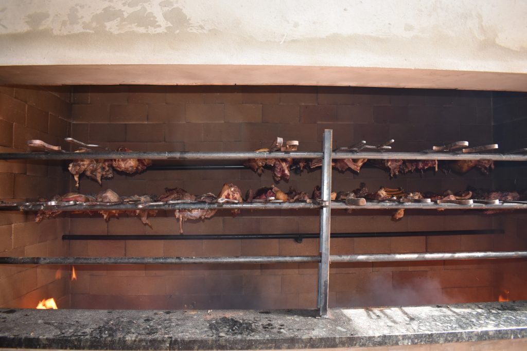 Festejos da padroeira Santa Rita de Cássia, reúne centenas de pessoas de Dourados e região