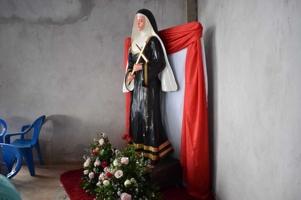 Festejos da padroeira Santa Rita de Cássia, reúne centenas de pessoas de Dourados e região