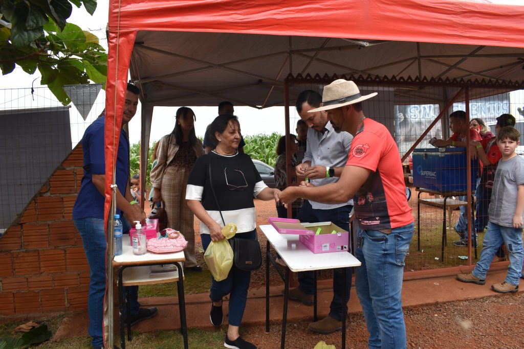 Festejos da padroeira Santa Rita de Cássia, reúne centenas de pessoas de Dourados e região
