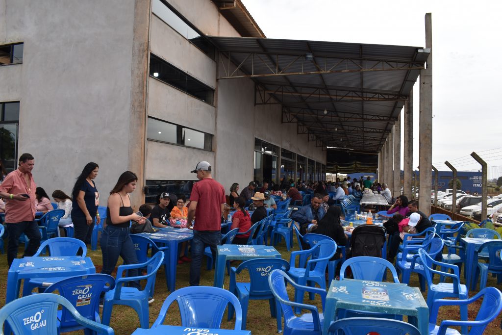 Festejos da padroeira Santa Rita de Cássia, reúne centenas de pessoas de Dourados e região
