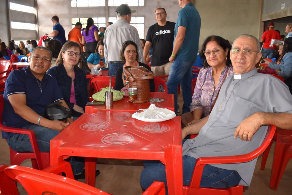 Festejos da padroeira Santa Rita de Cássia, reúne centenas de pessoas de Dourados e região