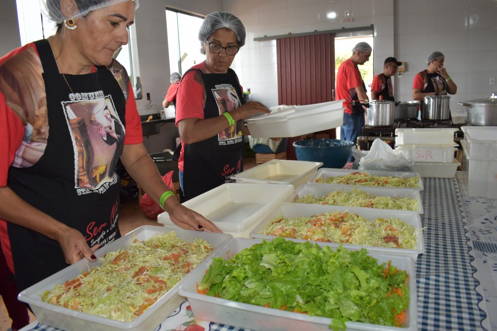 Festejos da padroeira Santa Rita de Cássia, reúne centenas de pessoas de Dourados e região