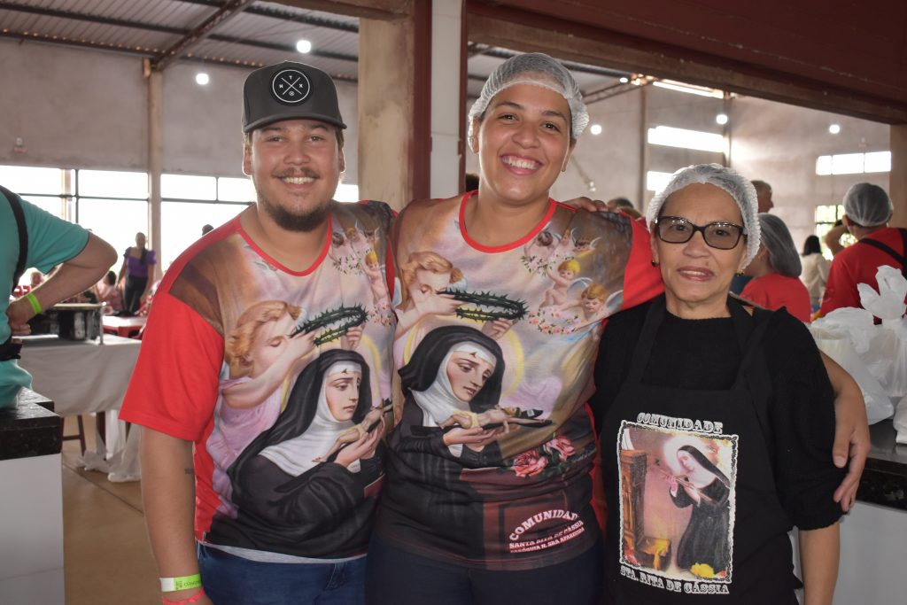 Festejos da padroeira Santa Rita de Cássia, reúne centenas de pessoas de Dourados e região