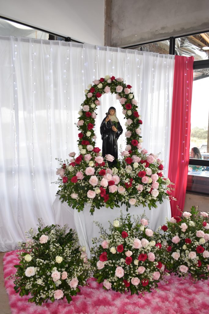 Festejos da padroeira Santa Rita de Cássia, reúne centenas de pessoas de Dourados e região