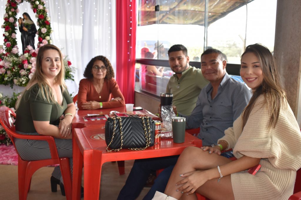 Festejos da padroeira Santa Rita de Cássia, reúne centenas de pessoas de Dourados e região