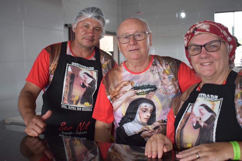 Festejos da padroeira Santa Rita de Cássia, reúne centenas de pessoas de Dourados e região