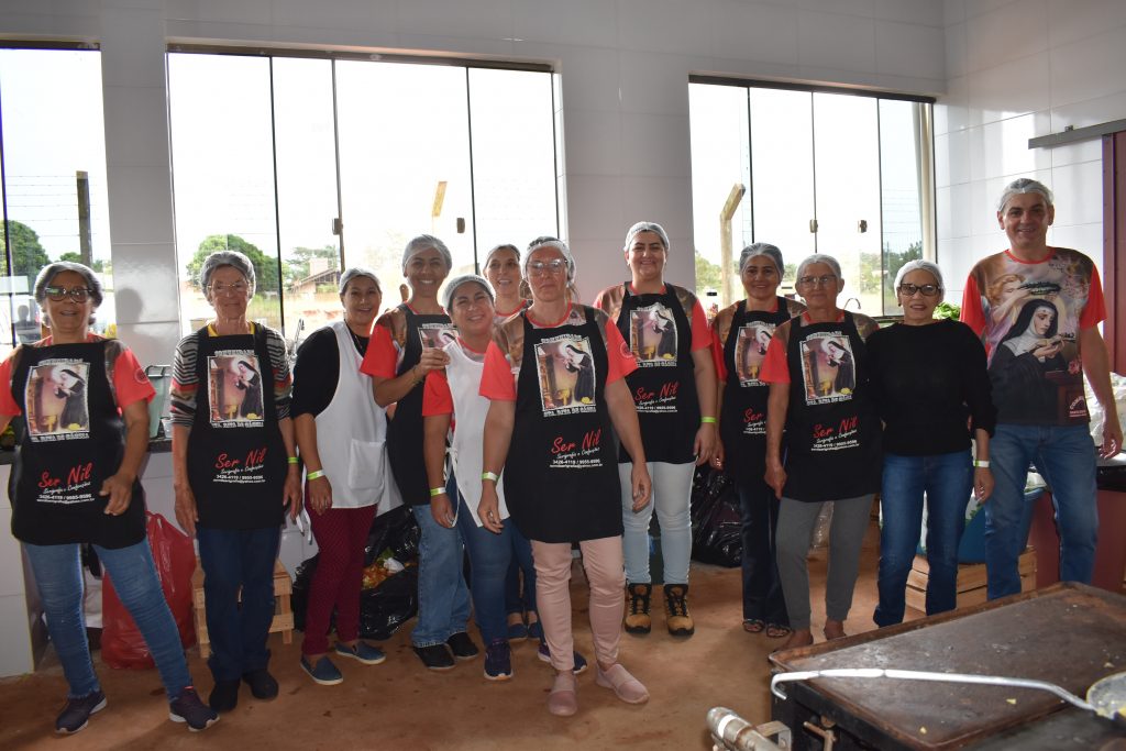 Festejos da padroeira Santa Rita de Cássia, reúne centenas de pessoas de Dourados e região