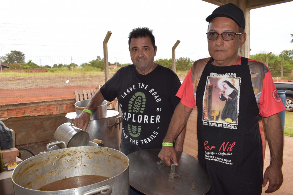 Festejos da padroeira Santa Rita de Cássia, reúne centenas de pessoas de Dourados e região