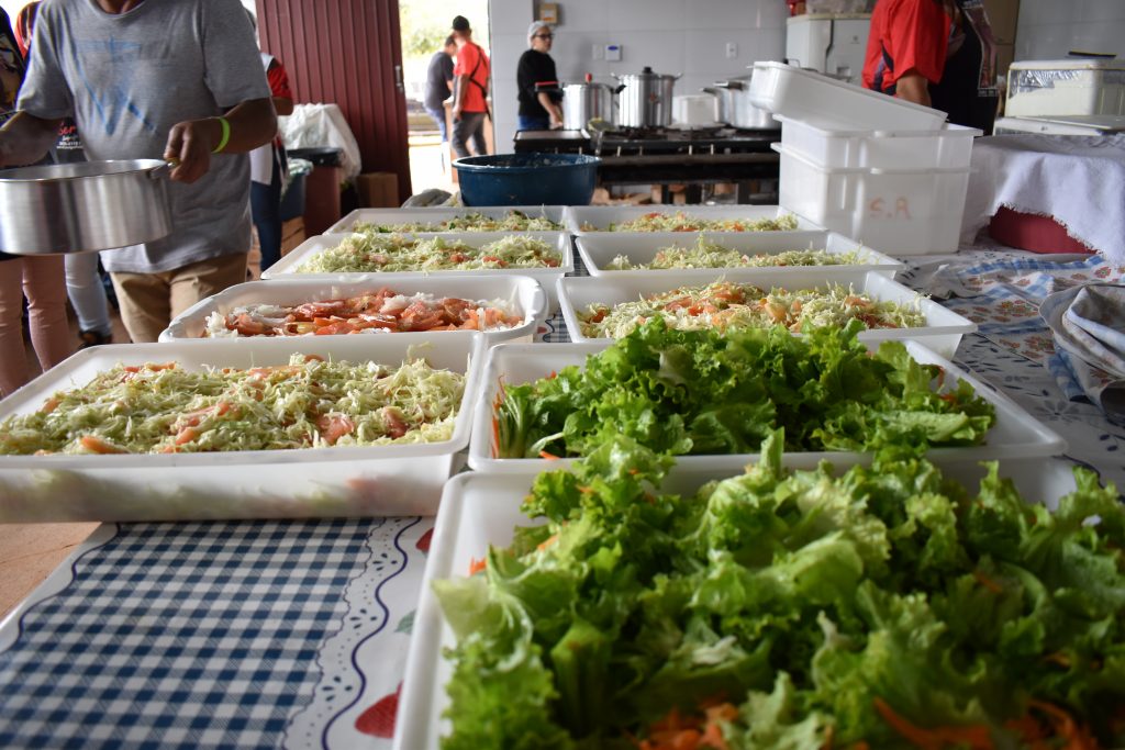 Festejos da padroeira Santa Rita de Cássia, reúne centenas de pessoas de Dourados e região