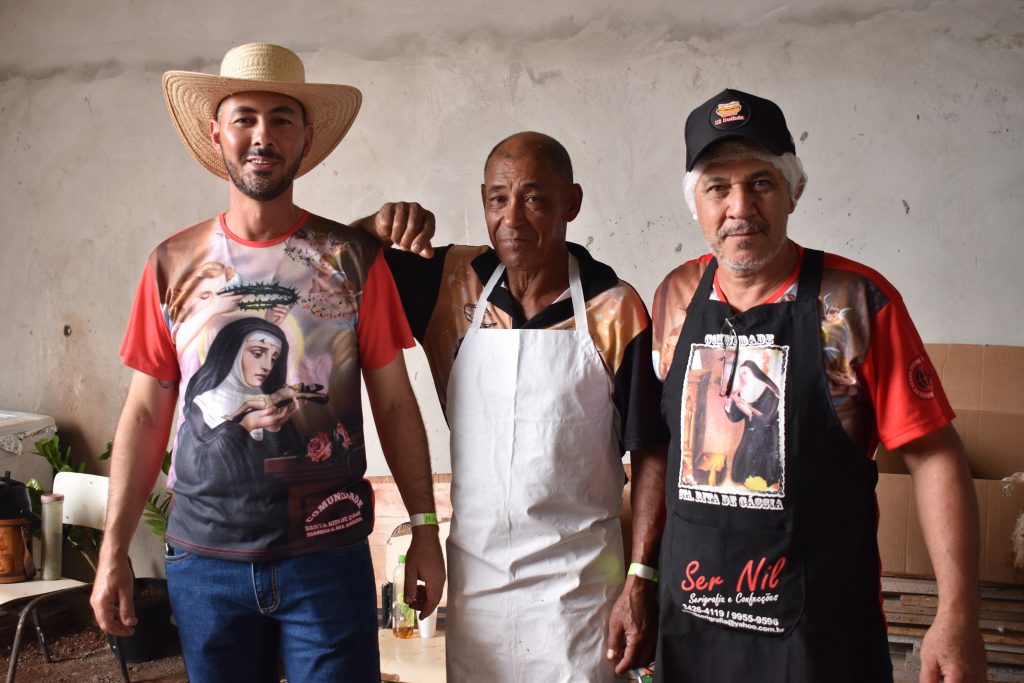 Festejos da padroeira Santa Rita de Cássia, reúne centenas de pessoas de Dourados e região