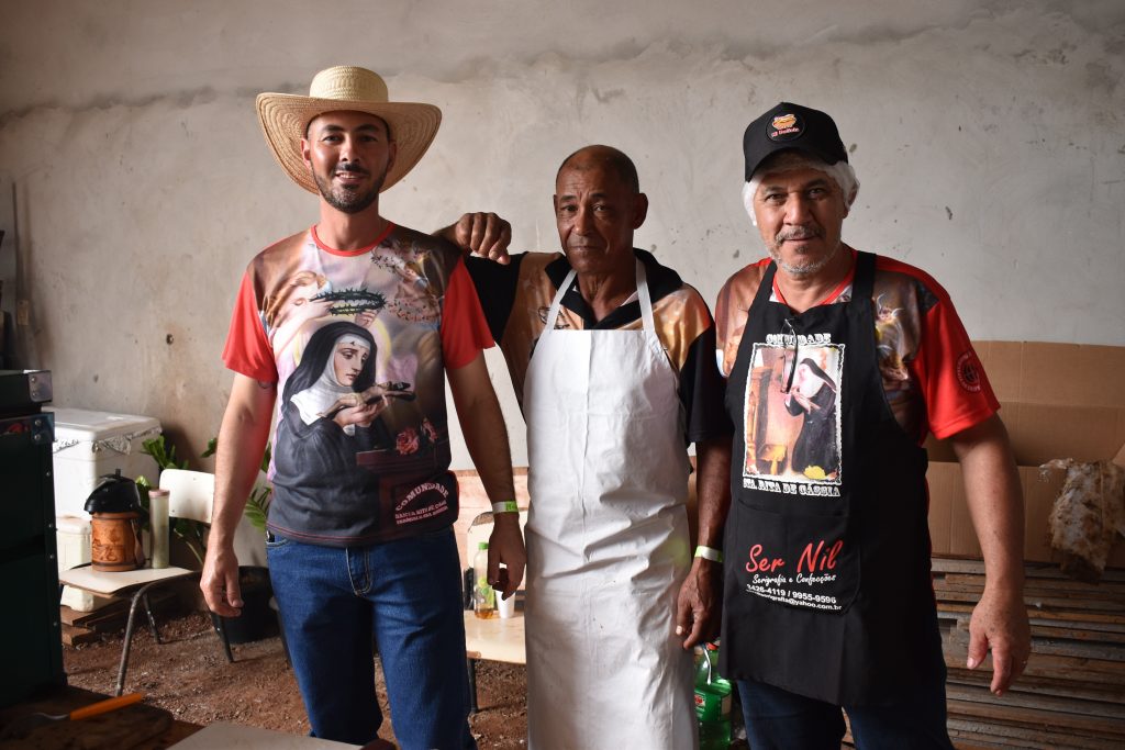 Festejos da padroeira Santa Rita de Cássia, reúne centenas de pessoas de Dourados e região