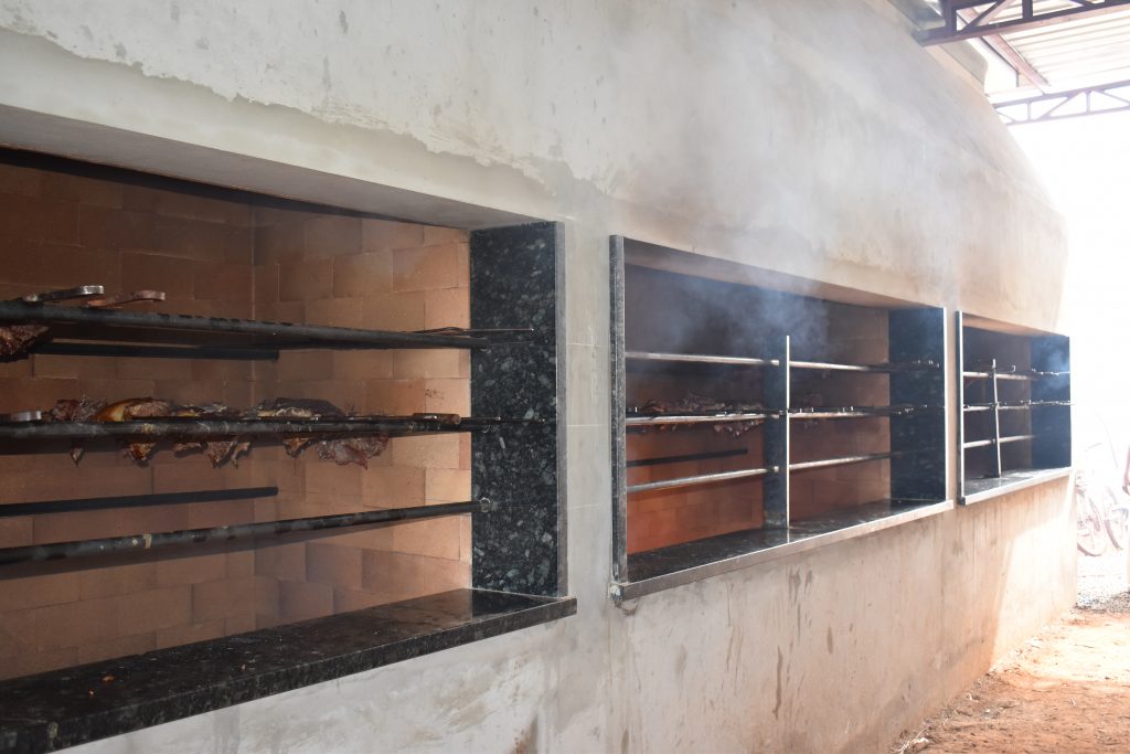 Festejos da padroeira Santa Rita de Cássia, reúne centenas de pessoas de Dourados e região