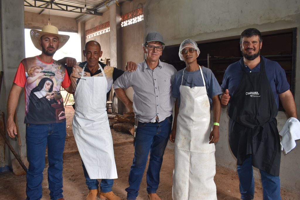 Festejos da padroeira Santa Rita de Cássia, reúne centenas de pessoas de Dourados e região