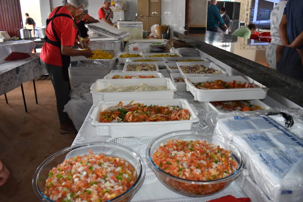 Festejos da padroeira Santa Rita de Cássia, reúne centenas de pessoas de Dourados e região