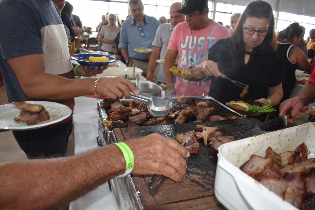 Festejos da padroeira Santa Rita de Cássia, reúne centenas de pessoas de Dourados e região