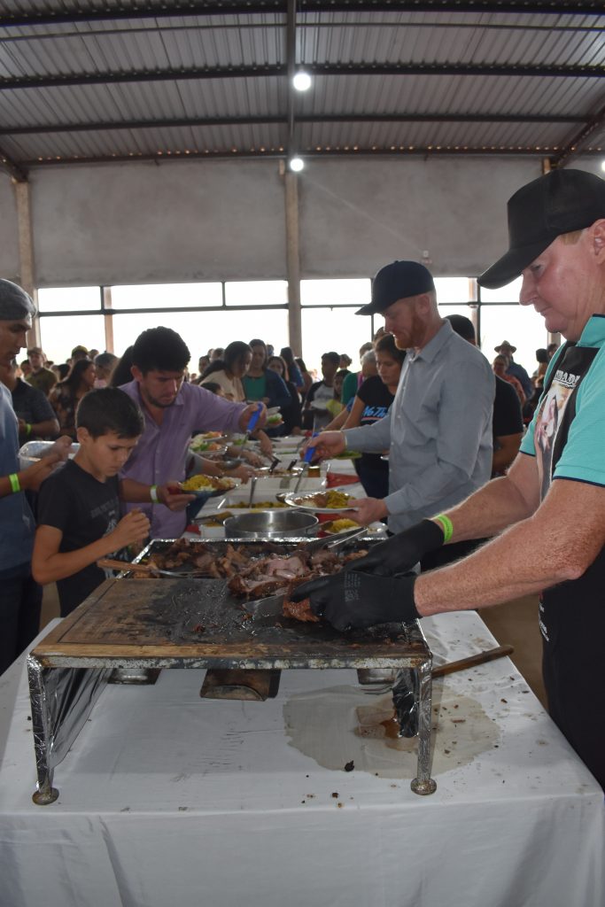 Festejos da padroeira Santa Rita de Cássia, reúne centenas de pessoas de Dourados e região