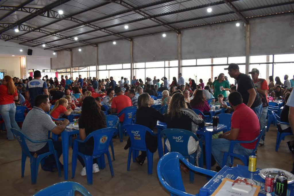 Festejos da padroeira Santa Rita de Cássia, reúne centenas de pessoas de Dourados e região