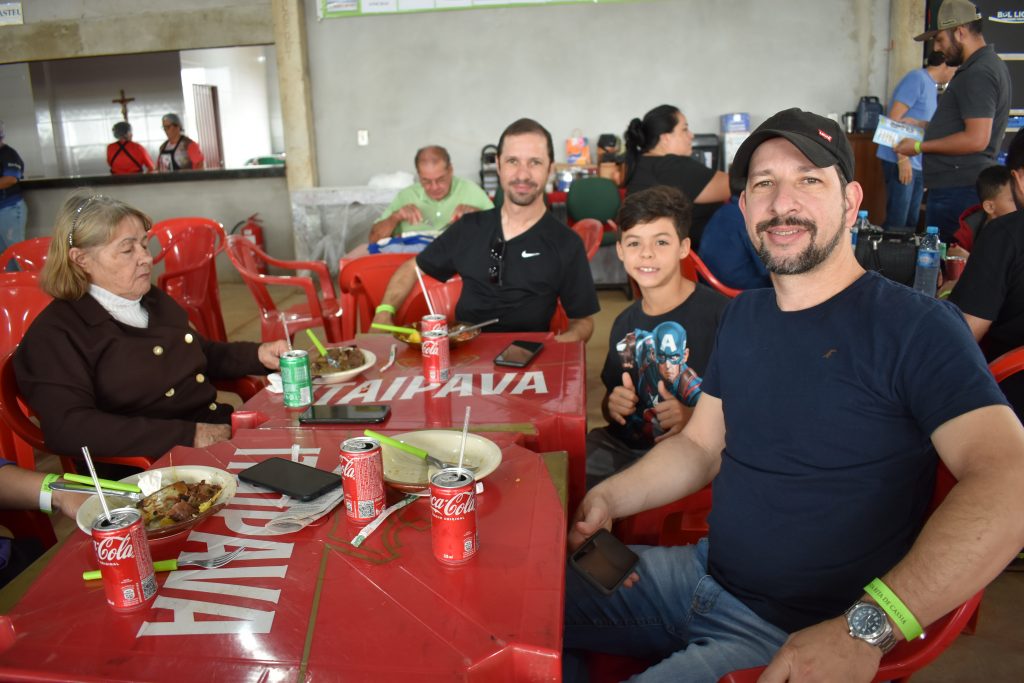 Festejos da padroeira Santa Rita de Cássia, reúne centenas de pessoas de Dourados e região