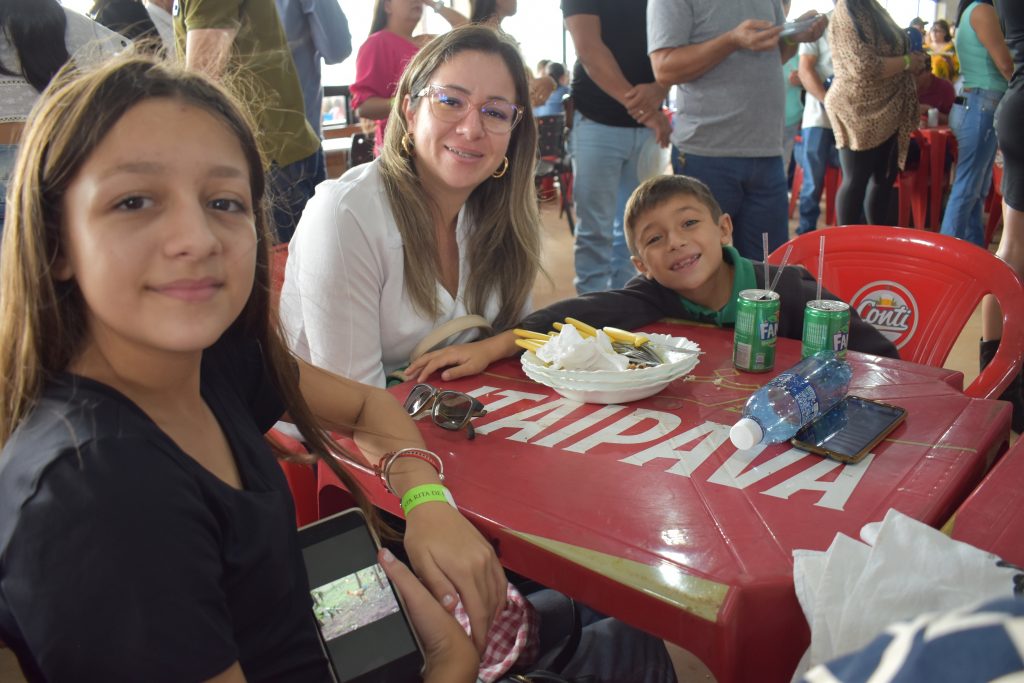 Festejos da padroeira Santa Rita de Cássia, reúne centenas de pessoas de Dourados e região