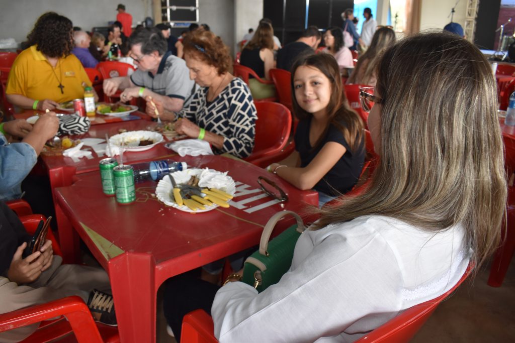 Festejos da padroeira Santa Rita de Cássia, reúne centenas de pessoas de Dourados e região