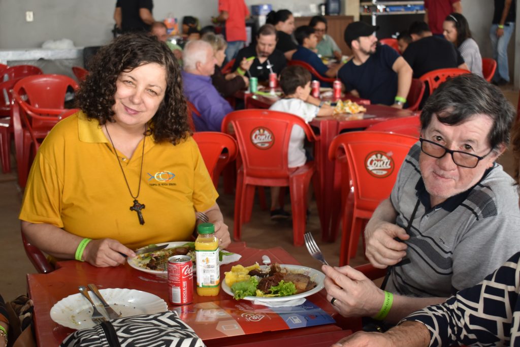 Festejos da padroeira Santa Rita de Cássia, reúne centenas de pessoas de Dourados e região