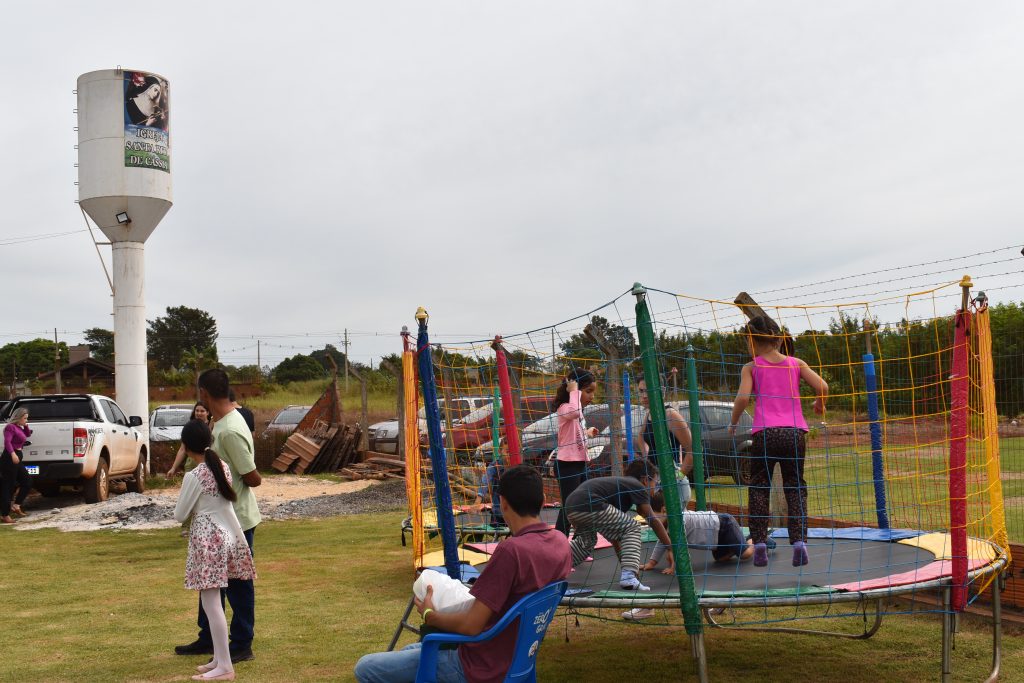 Festejos da padroeira Santa Rita de Cássia, reúne centenas de pessoas de Dourados e região