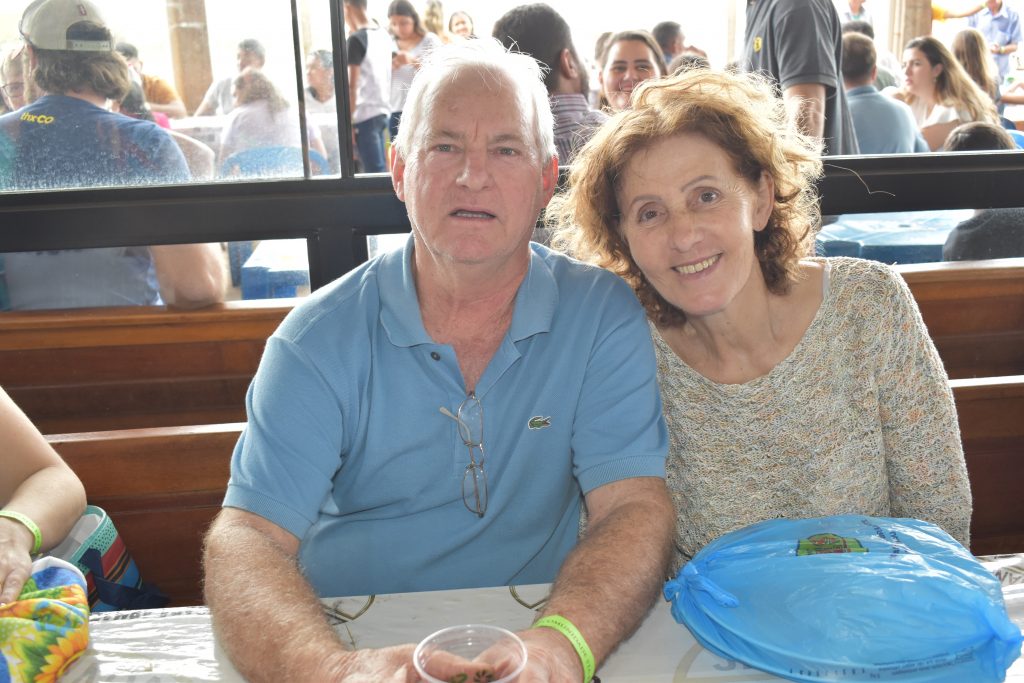 Festejos da padroeira Santa Rita de Cássia, reúne centenas de pessoas de Dourados e região