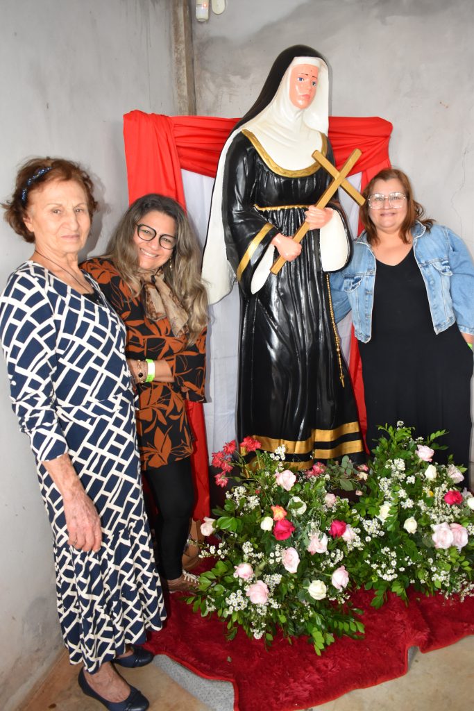Festejos da padroeira Santa Rita de Cássia, reúne centenas de pessoas de Dourados e região