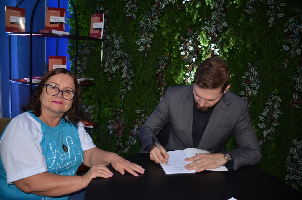 Veja as fotos do lançamento do livro: Pastoral Litúrgica do Pe. Fernando Lorenz