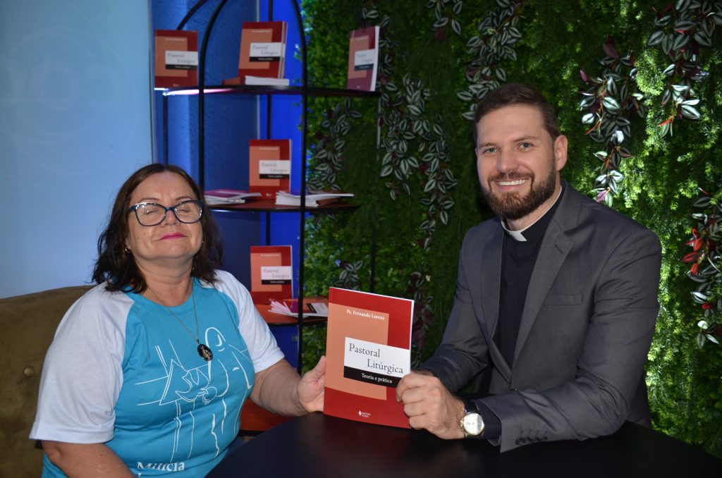 Veja as fotos do lançamento do livro: Pastoral Litúrgica do Pe. Fernando Lorenz