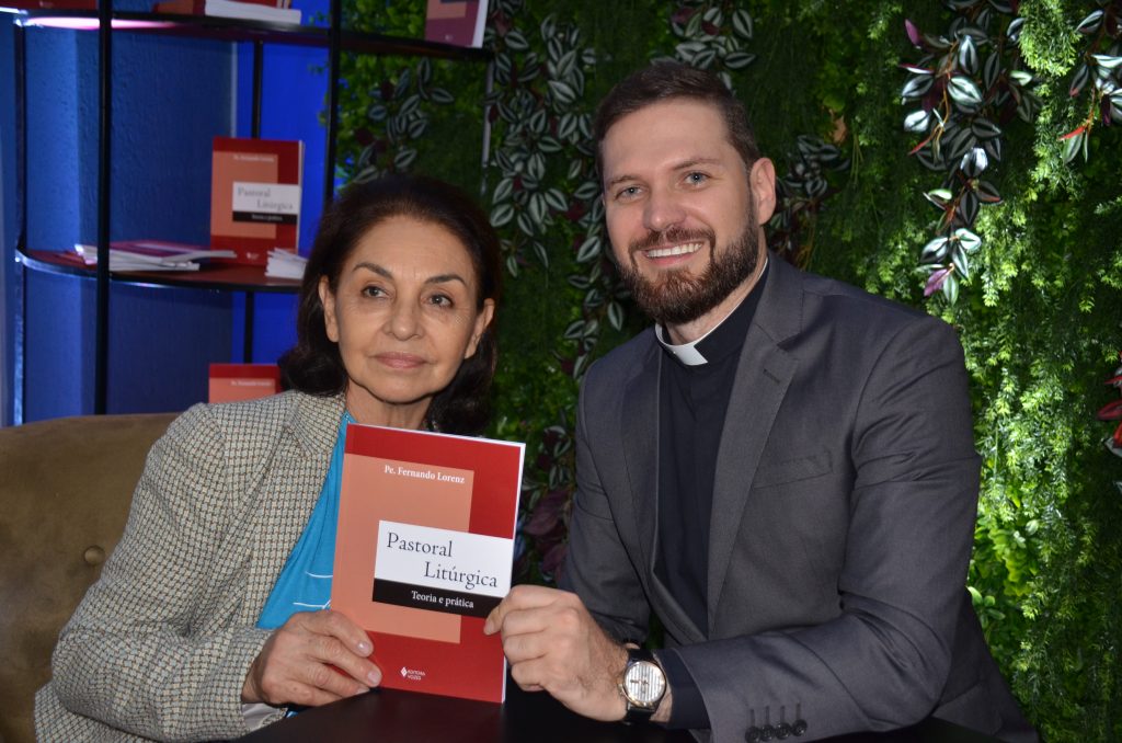 Veja as fotos do lançamento do livro: Pastoral Litúrgica do Pe. Fernando Lorenz
