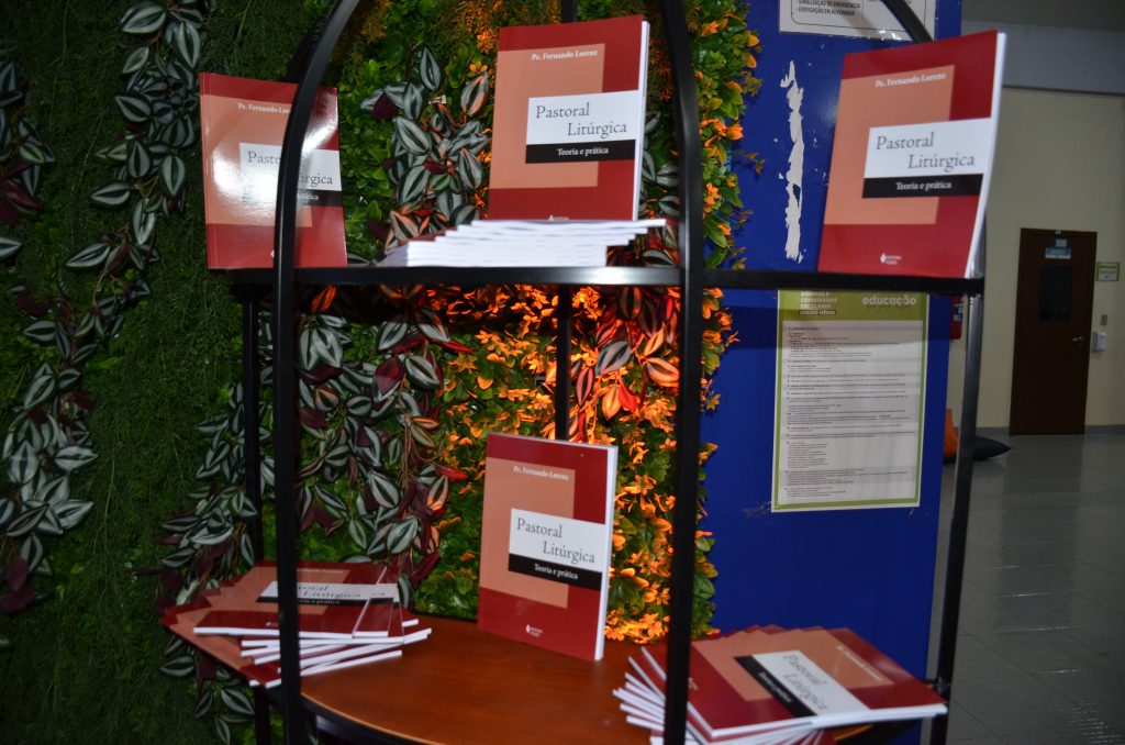 Veja as fotos do lançamento do livro: Pastoral Litúrgica do Pe. Fernando Lorenz