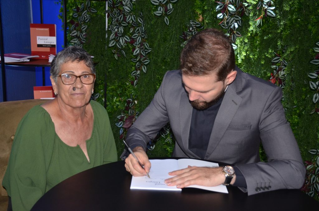 Veja as fotos do lançamento do livro: Pastoral Litúrgica do Pe. Fernando Lorenz
