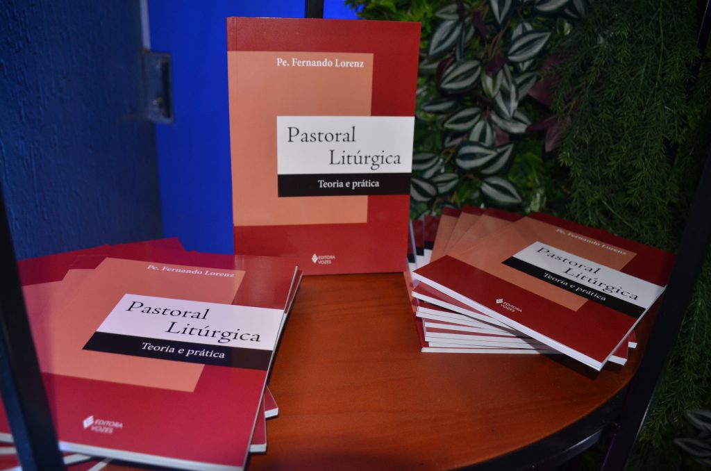Veja as fotos do lançamento do livro: Pastoral Litúrgica do Pe. Fernando Lorenz
