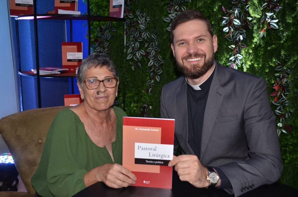 Veja as fotos do lançamento do livro: Pastoral Litúrgica do Pe. Fernando Lorenz