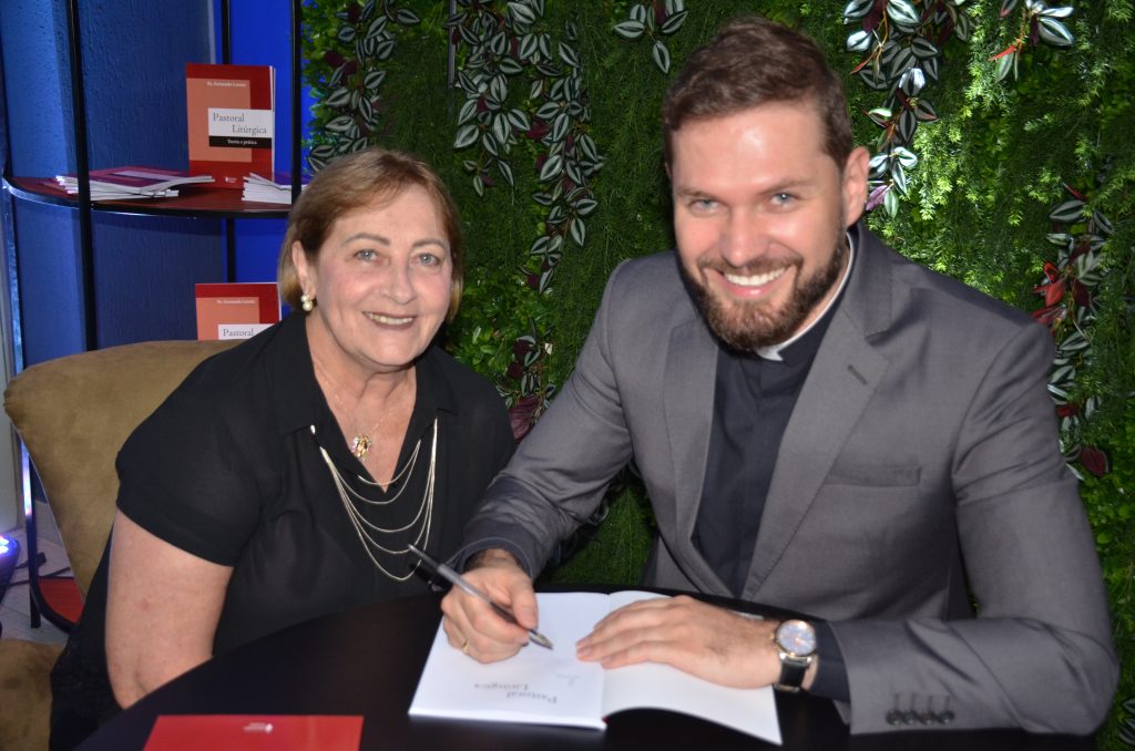 Veja as fotos do lançamento do livro: Pastoral Litúrgica do Pe. Fernando Lorenz