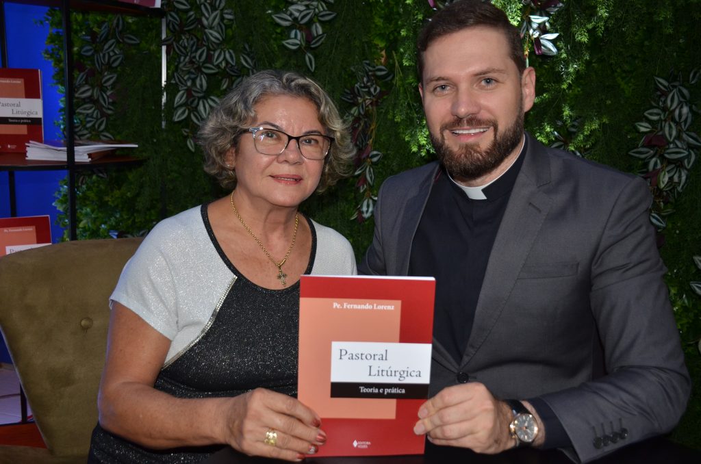 Veja as fotos do lançamento do livro: Pastoral Litúrgica do Pe. Fernando Lorenz