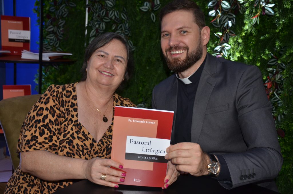 Veja as fotos do lançamento do livro: Pastoral Litúrgica do Pe. Fernando Lorenz