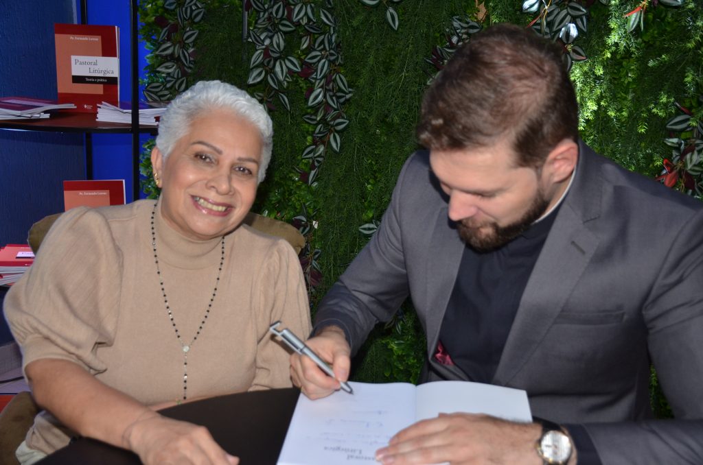 Veja as fotos do lançamento do livro: Pastoral Litúrgica do Pe. Fernando Lorenz