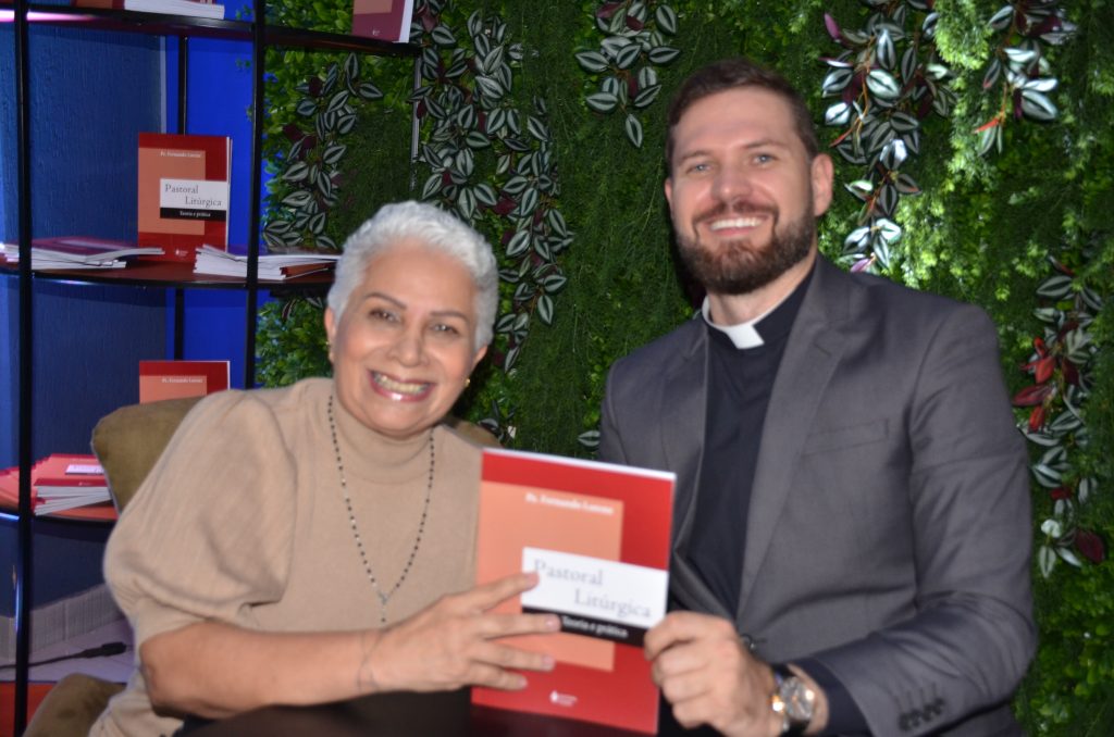 Veja as fotos do lançamento do livro: Pastoral Litúrgica do Pe. Fernando Lorenz