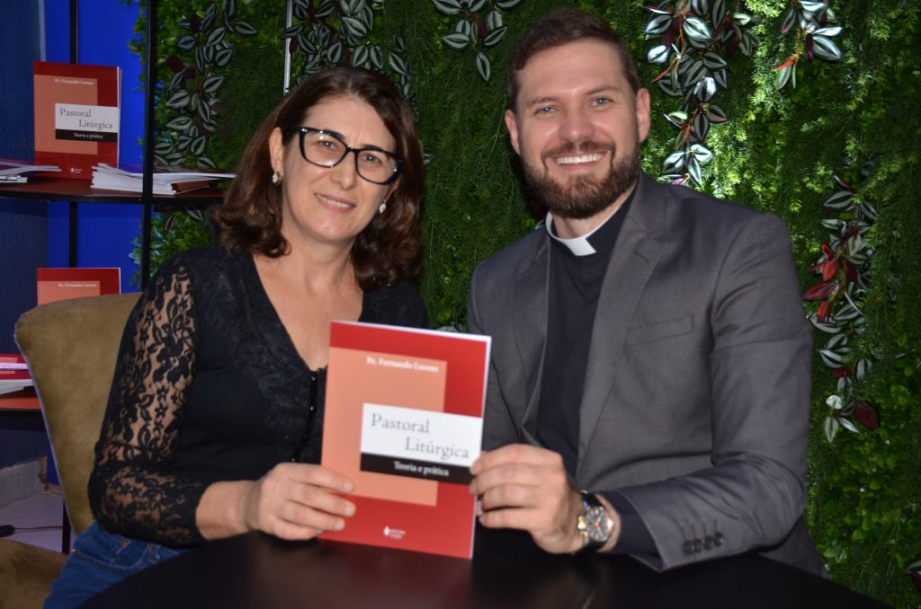 Veja as fotos do lançamento do livro: Pastoral Litúrgica do Pe. Fernando Lorenz
