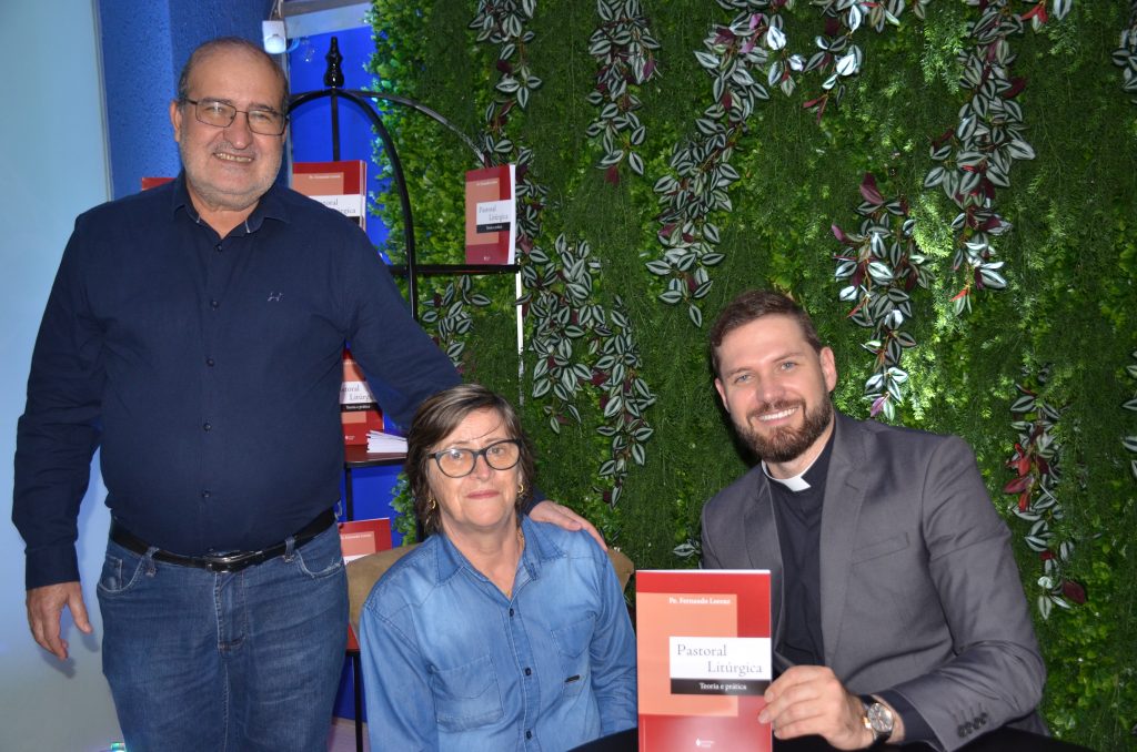 Veja as fotos do lançamento do livro: Pastoral Litúrgica do Pe. Fernando Lorenz