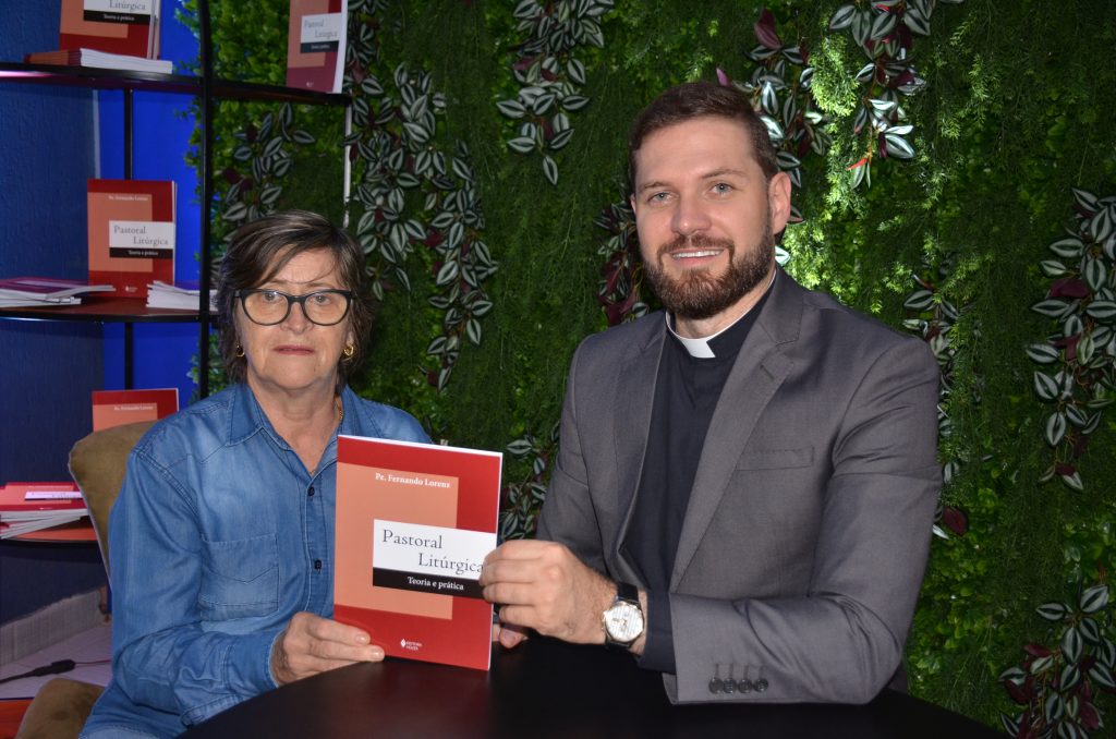 Veja as fotos do lançamento do livro: Pastoral Litúrgica do Pe. Fernando Lorenz