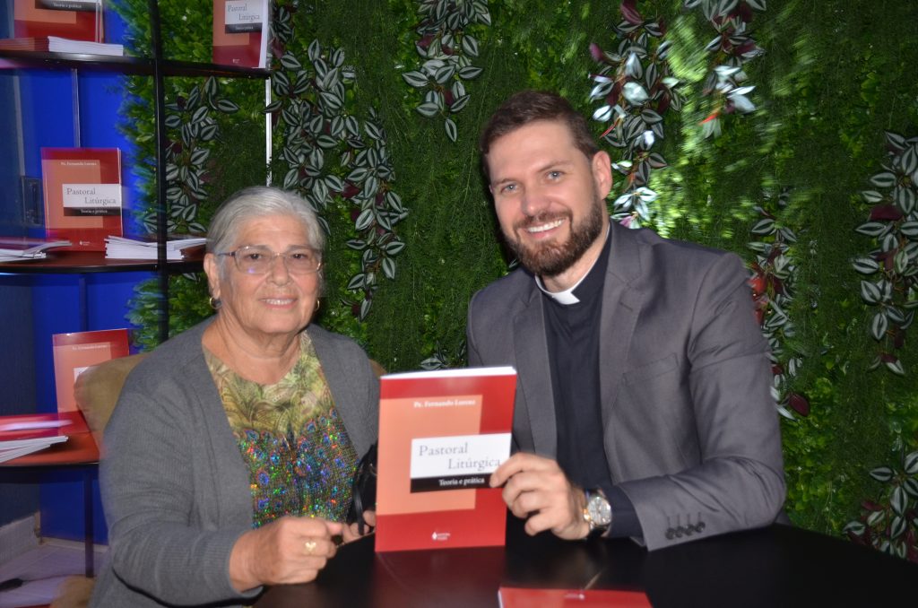 Veja as fotos do lançamento do livro: Pastoral Litúrgica do Pe. Fernando Lorenz