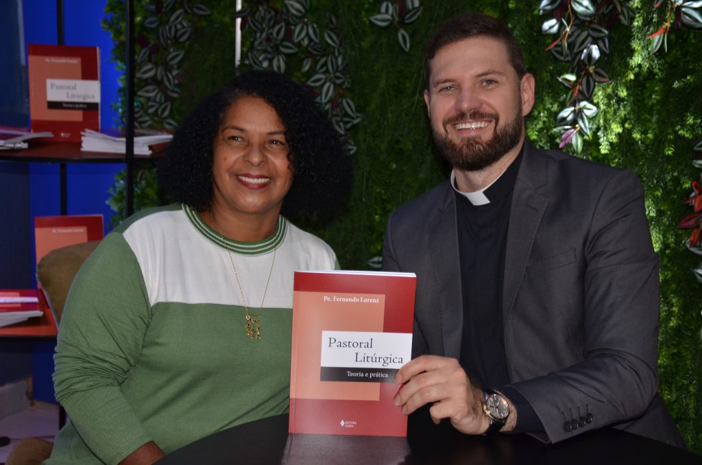 Veja as fotos do lançamento do livro: Pastoral Litúrgica do Pe. Fernando Lorenz